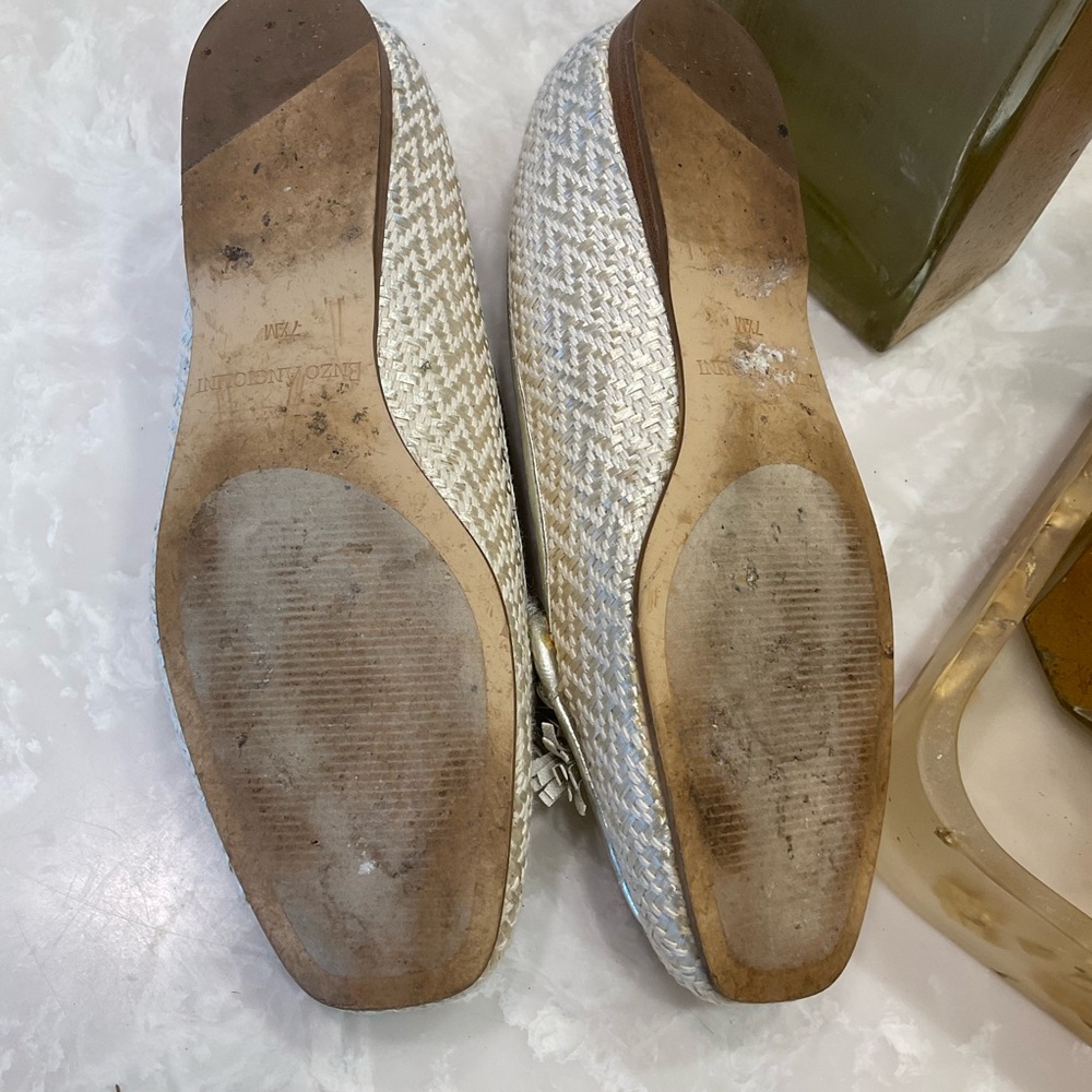 Enzo Angiolini Dressy Flats / Loafers / Slip Ons Gold Woven w/ Tassels, Size 7.5 - Picture 10 of 11